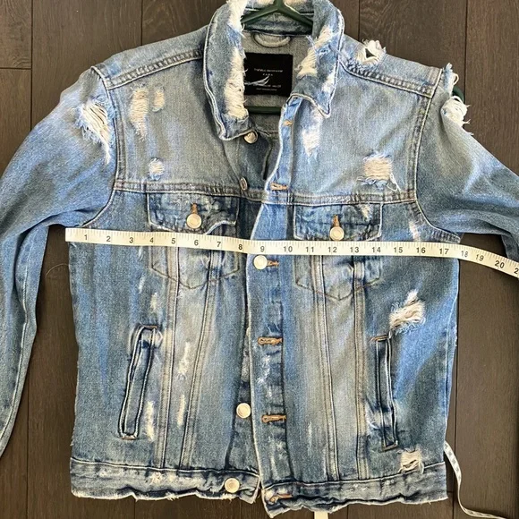 Distressed denim jacket - Picture 9 of 14
